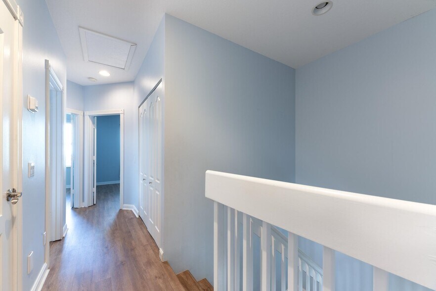 Building Photo - 340 Jacaranda Dr