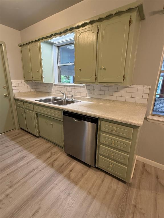 Building Photo - 800 N Markwell Ave