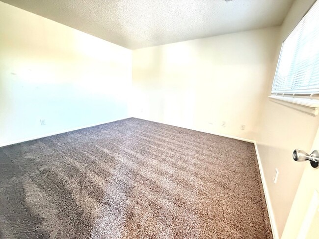 Building Photo - 8460 Everett Way