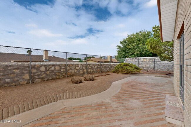 Building Photo - 4536 R L Shoemaker Dr