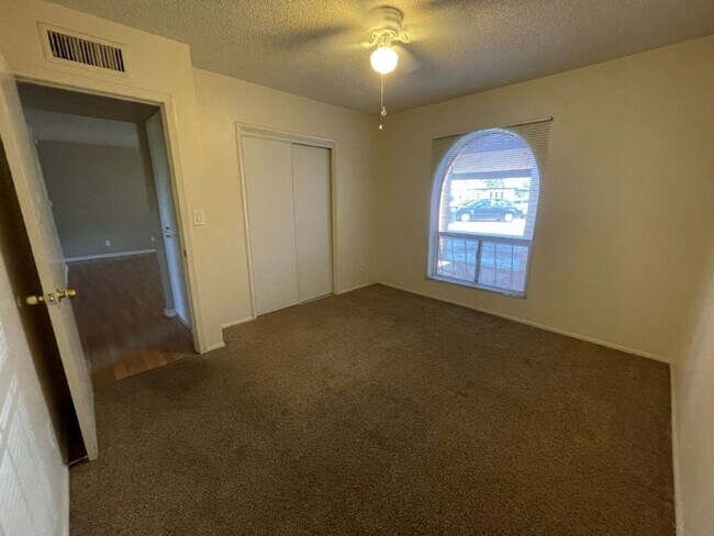 Building Photo - 1150 N Wedgewood Cir