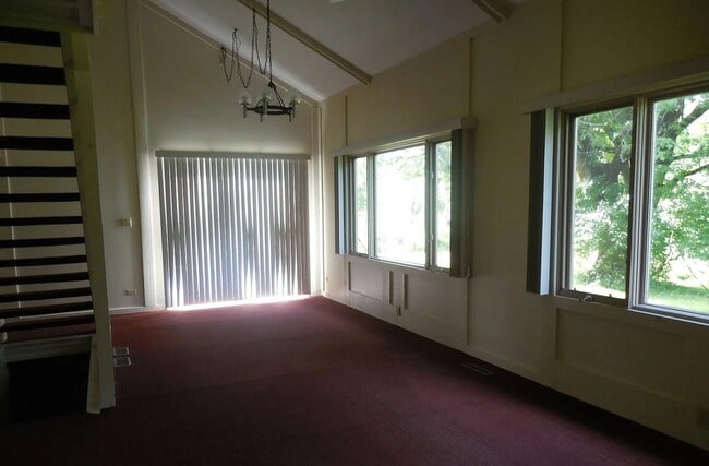 Building Photo - 9830 Yawkey St