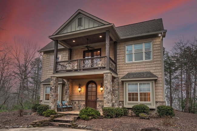 Building Photo - 376 Grandview Dr