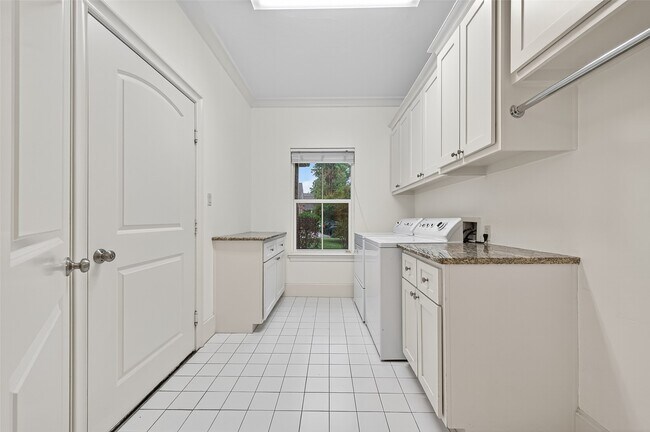 Building Photo - 6 S Berryline Cir