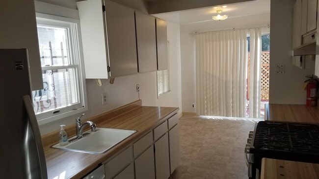 Building Photo - Classic Berkeley living with character, comfort, and a prime central location