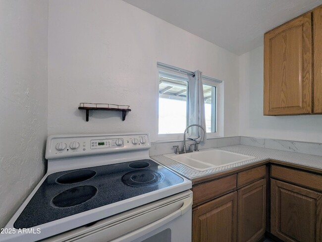 Building Photo - 2443 E Earll Dr