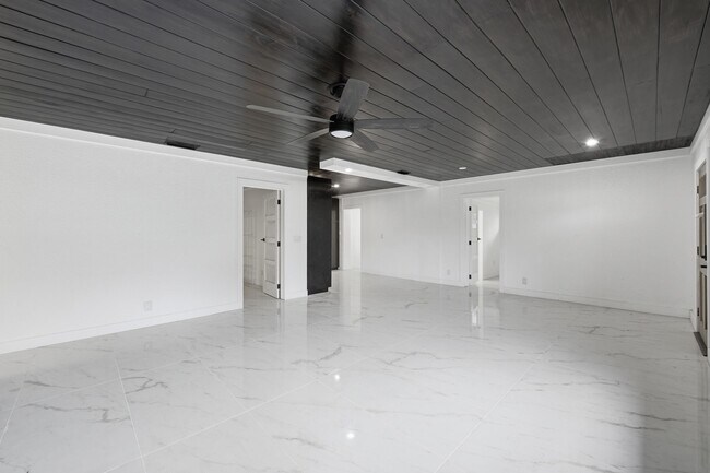 Building Photo - 2529 Rainbow Dr