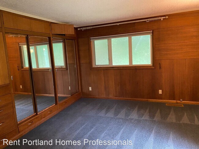 Building Photo - 4 br, 2 bath House - 10275 SE Hillcrest Drive