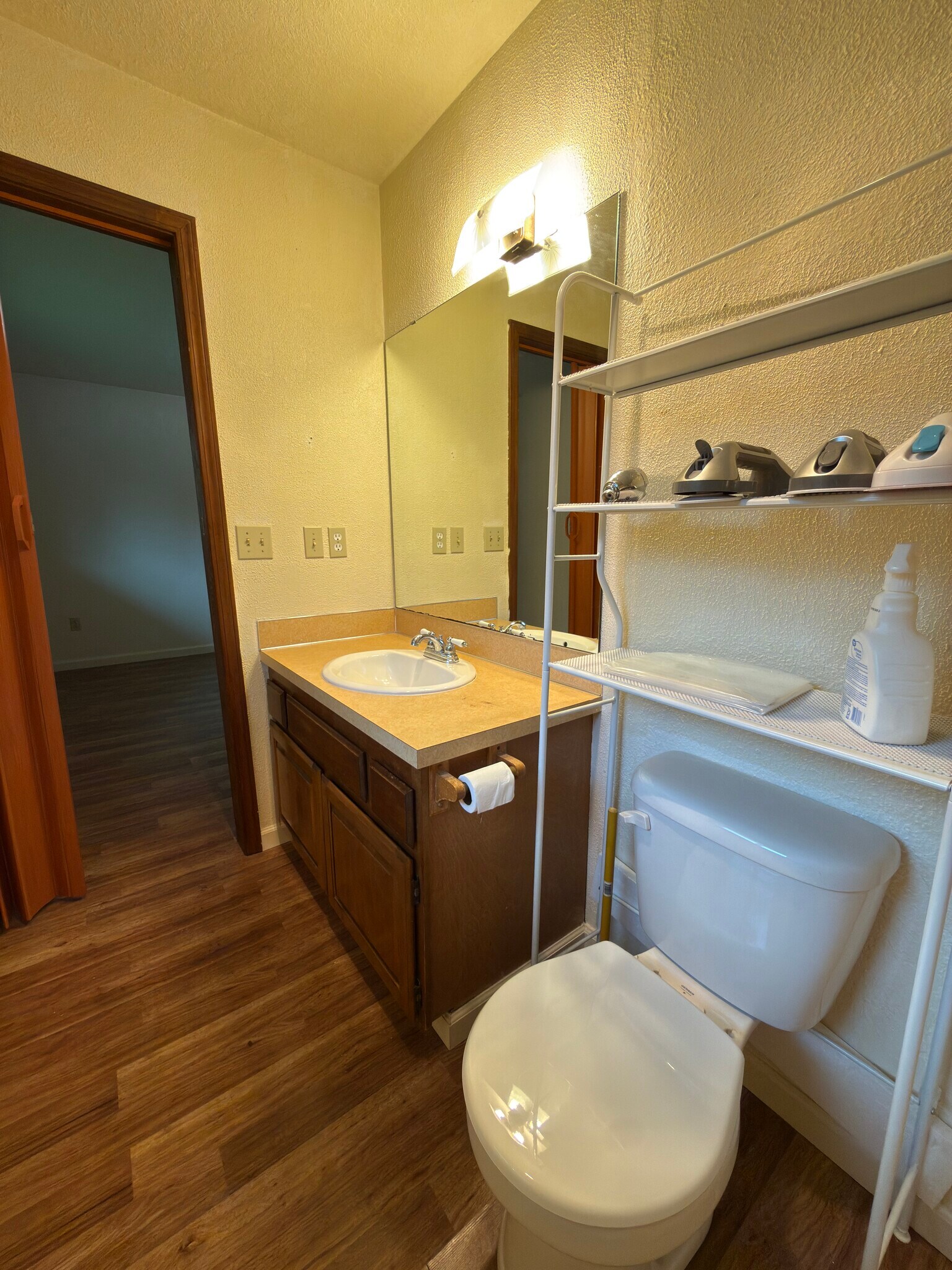 Building Photo - 2547 NE Holmes Rd