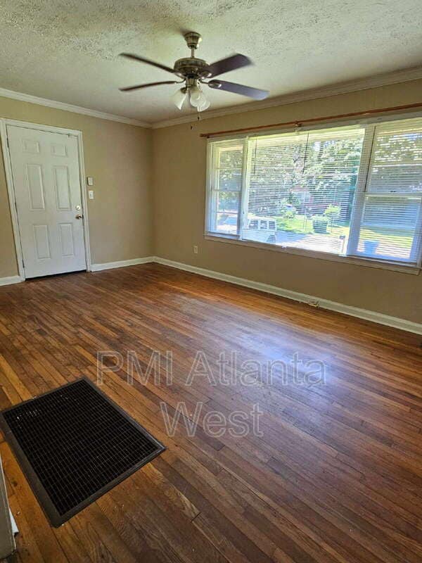 Building Photo - 418 Thaxton Dr SE