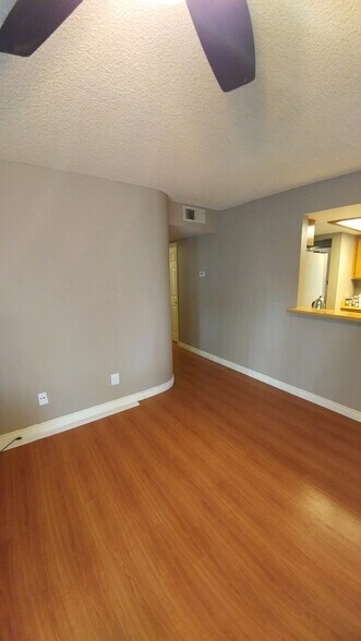 Building Photo - 9459 Fairgrove Ln