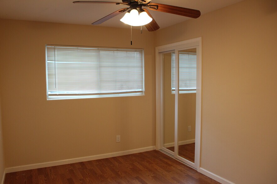 Building Photo - 4649 Mount Armet Dr
