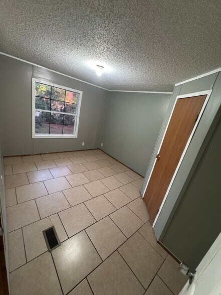 Building Photo - 286 Vestry Rd