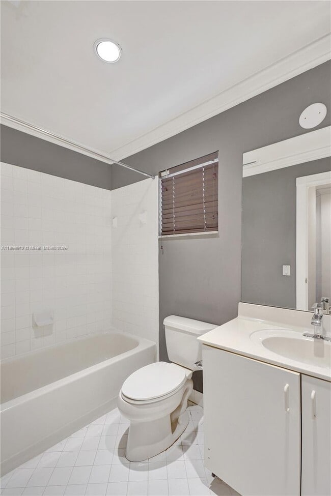 Building Photo - 658 Stanton Dr