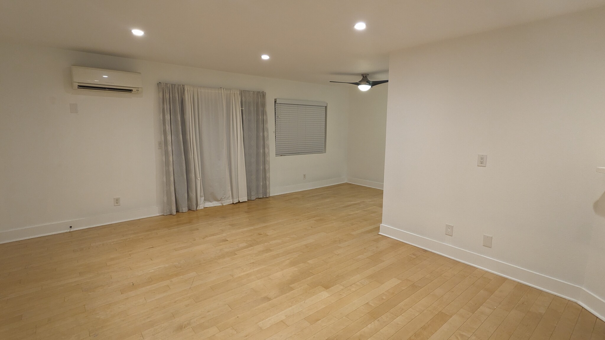 Living room dinning room, entry to balcony. - 3131 S Canfield Ave