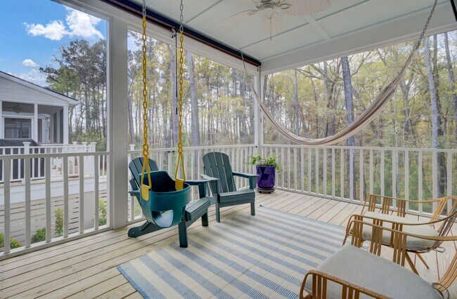 Building Photo - Impressive 4 bedroom home + office with el...