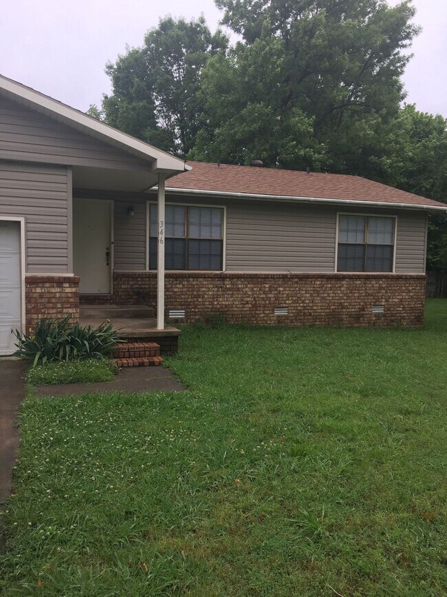 Building Photo - MUST SEE THIS CHARMING HOME!
