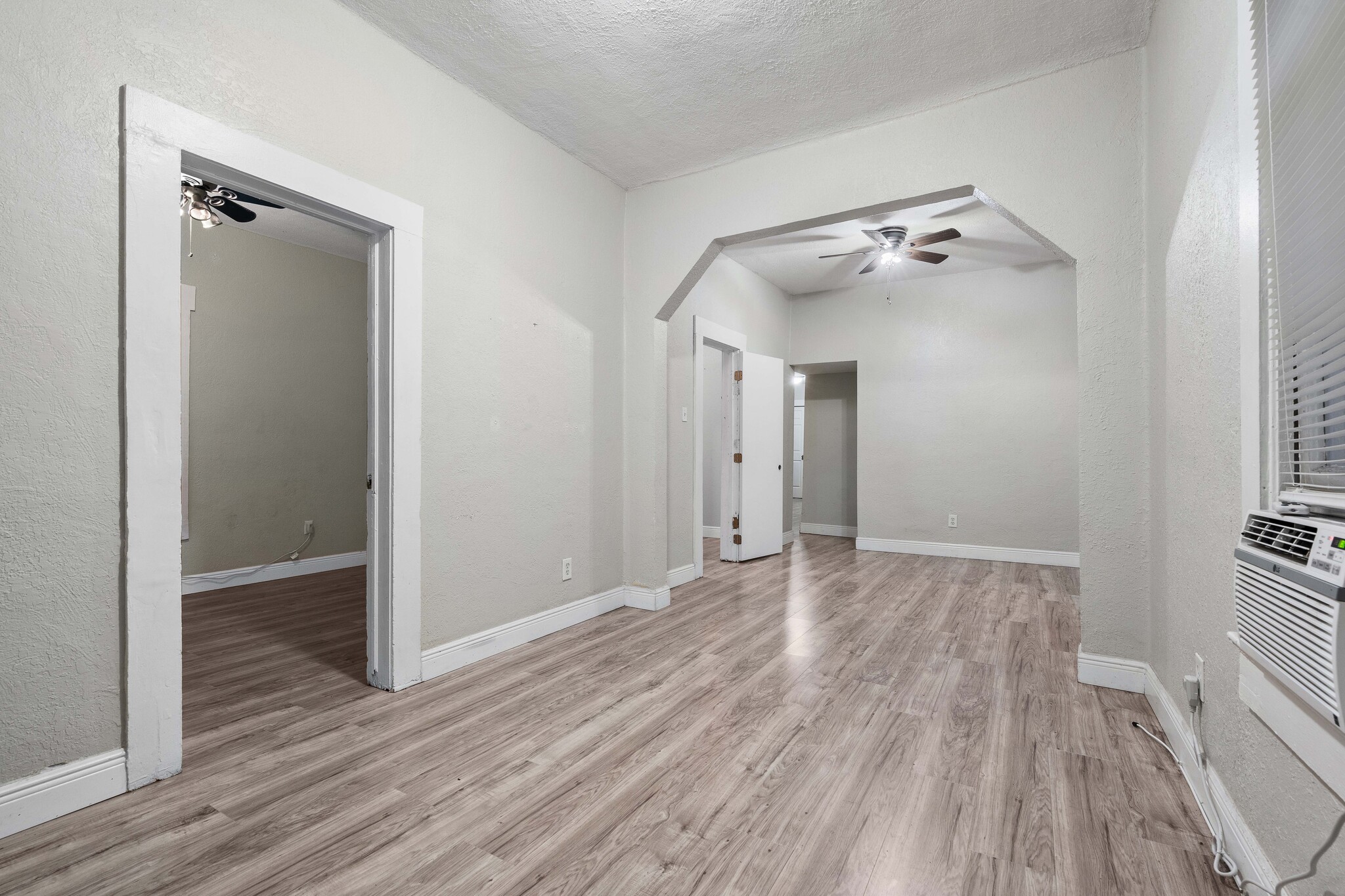 Building Photo - 2205 E 5th Ave