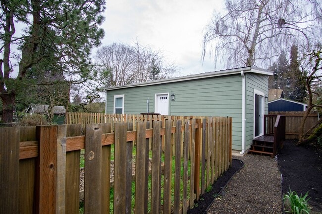 Building Photo - 1846 SE Harold St