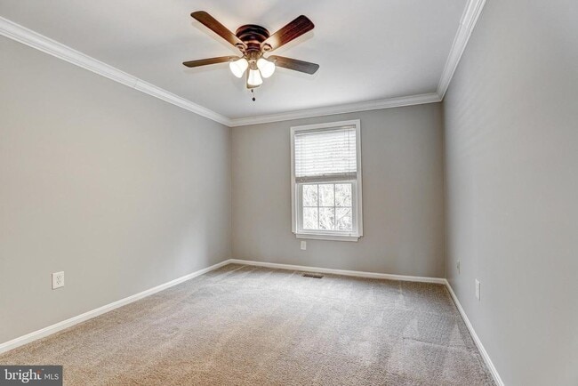 Building Photo - 41 Battersea Bridge Ct