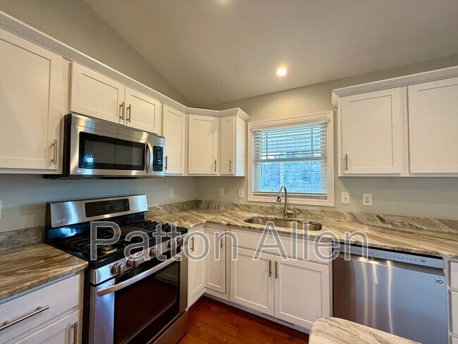 Building Photo - 207 Riverside View Dr