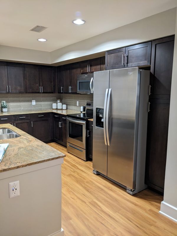 Building Photo - 1300 E Riverside Dr