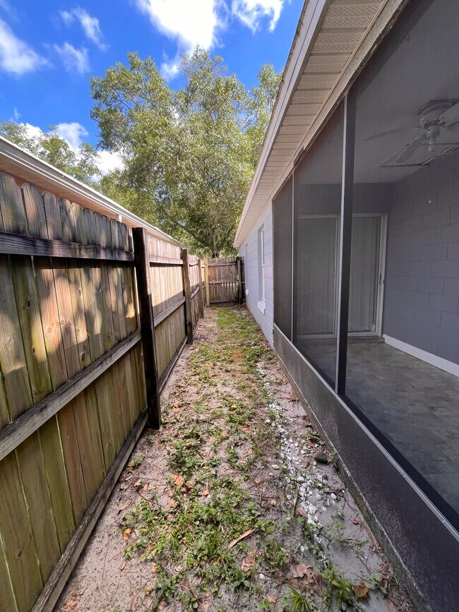 Building Photo - 11232 River Grove Dr