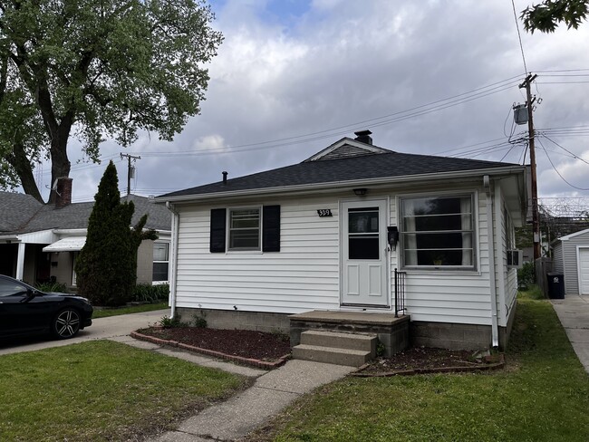 Building Photo - 329 E 5th St