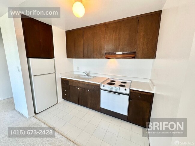 Building Photo - 2221 Gough St