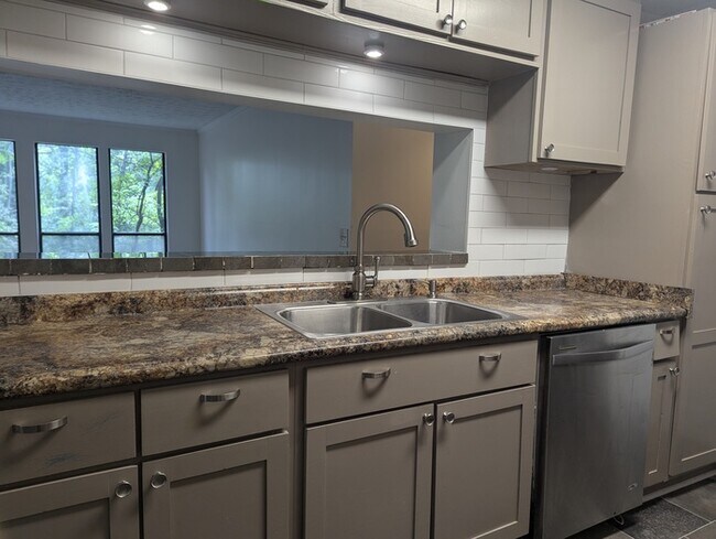 Building Photo - Charming 2-Bedroom, 2-Bath Condo with Mode...