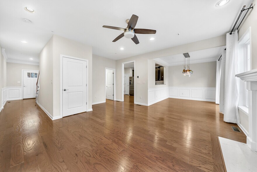 Building Photo - 5 Chestnut Crk