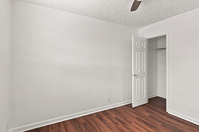 Building Photo - 2120 Lebanon Pike