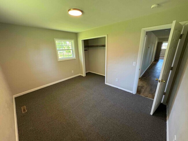 Building Photo - 922 W Pearl St