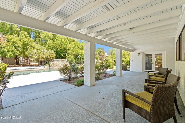 Building Photo - 7250 E Paradise Dr
