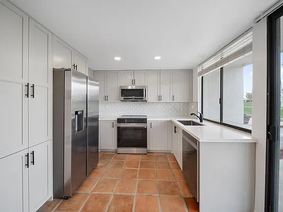 Building Photo - 20 San Sebastian Dr