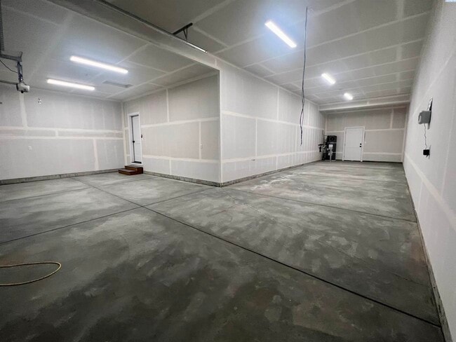 Building Photo - FOR RENT West Village Rambler with RV Bay