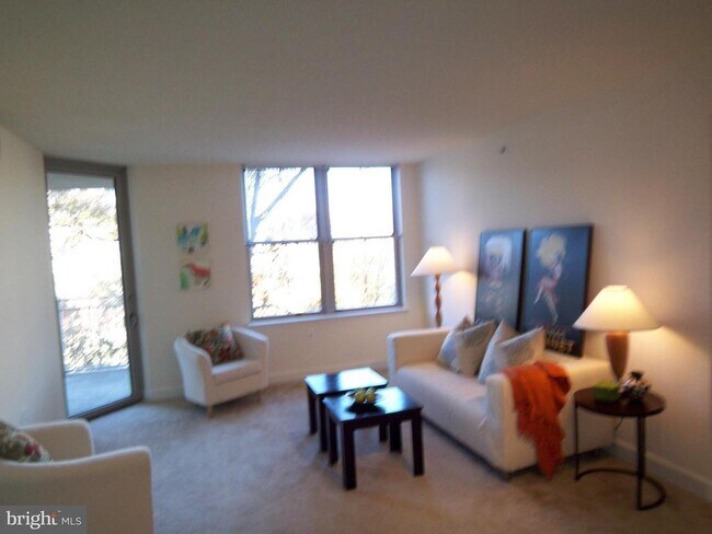 Building Photo - 11800 Sunset Hills Rd