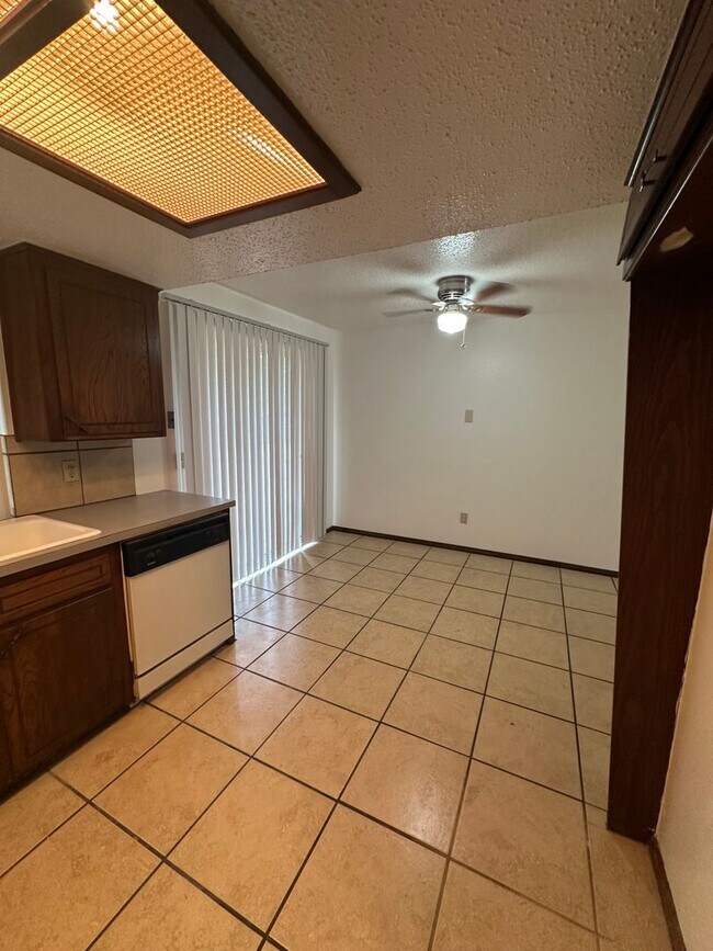 Building Photo - 4808 S Dimple Dr