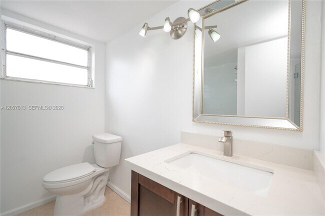 Building Photo - 500 NE 26th St