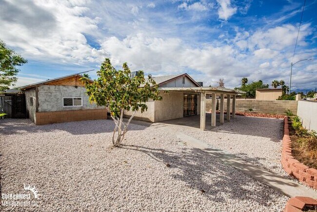 Building Photo - Comfortable 4Bdm 2Ba Home with Fenced Front Yard in Las Vegas!