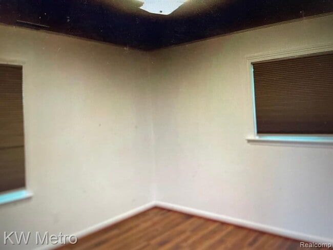 Building Photo - 135 E Hudson Ave