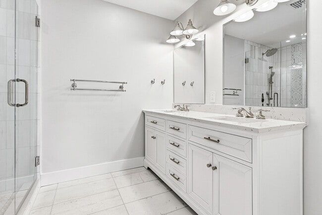 Building Photo - 1254 SW 4th Ct