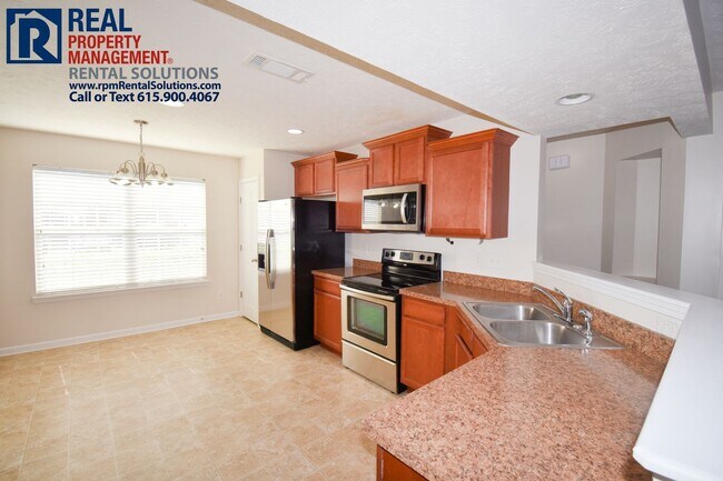 Building Photo - Beautiful Smyrna townhome less than 1 mile...
