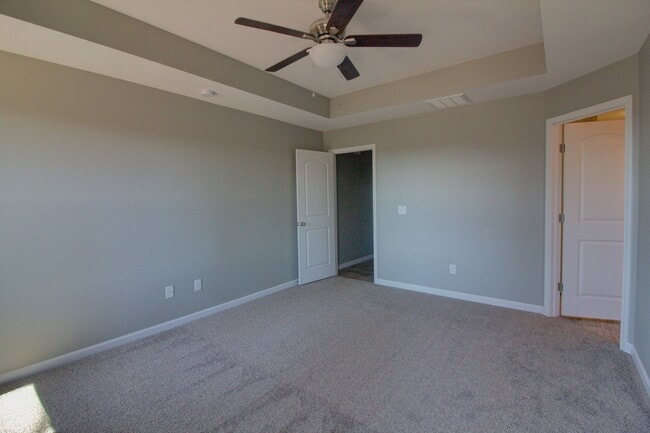 Building Photo - 3 Car Garage in Nixa!