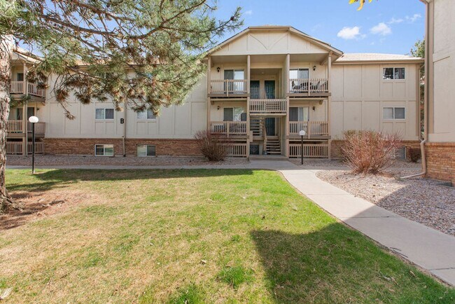 Building Photo - Students Welcome! Updated 2 Bedroom 1 Bath near Foothills Mall