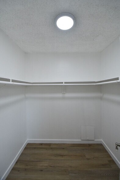 Building Photo - 6115 Whitsett Ave