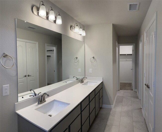 Building Photo - 2400 Greystone Dr