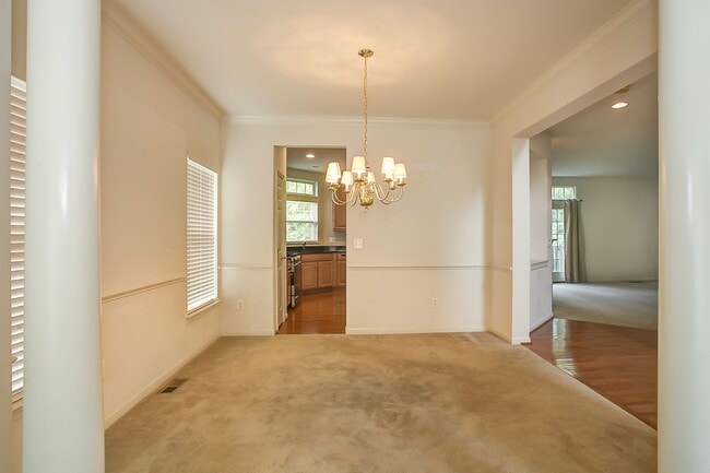 Building Photo - 616 Rainier Rd