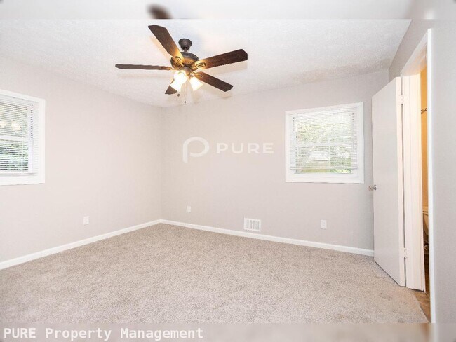 Building Photo - 2895 Lakemont Pl SW