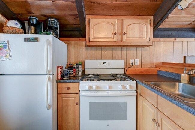 Building Photo - 56 Merrimeeting Rd